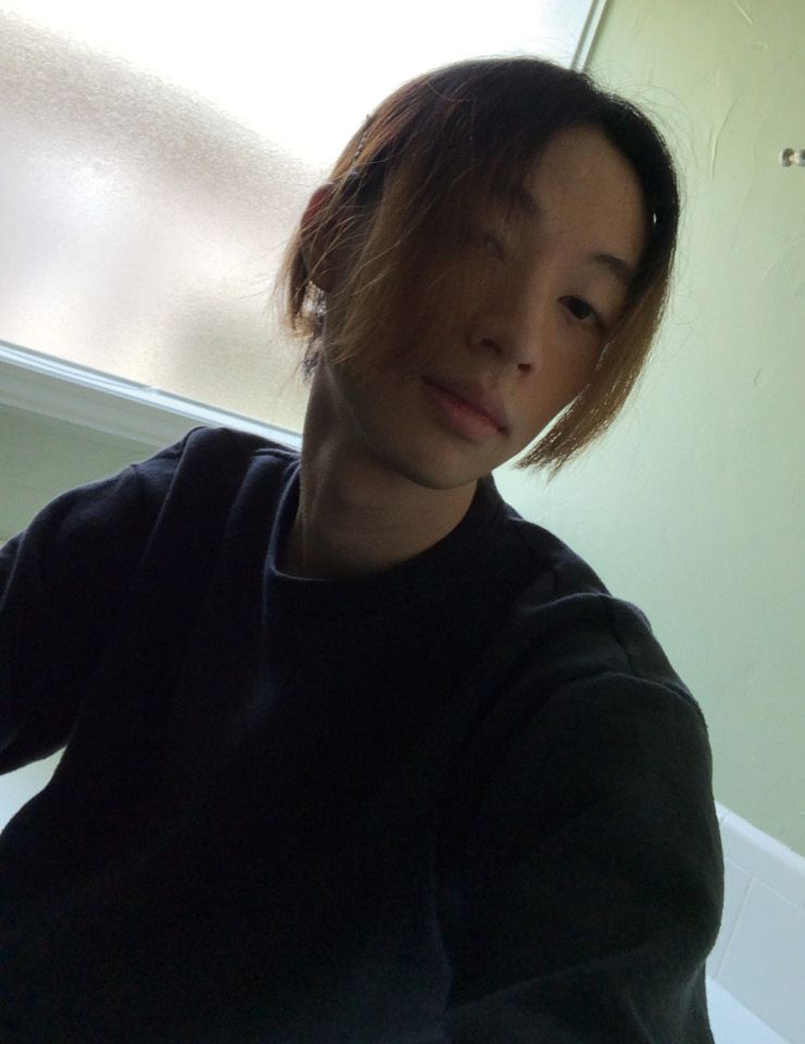 자가격리 기간 동안 케시가 <엘르> 코리아를 위해 직접 찍어 보내준 사진들.