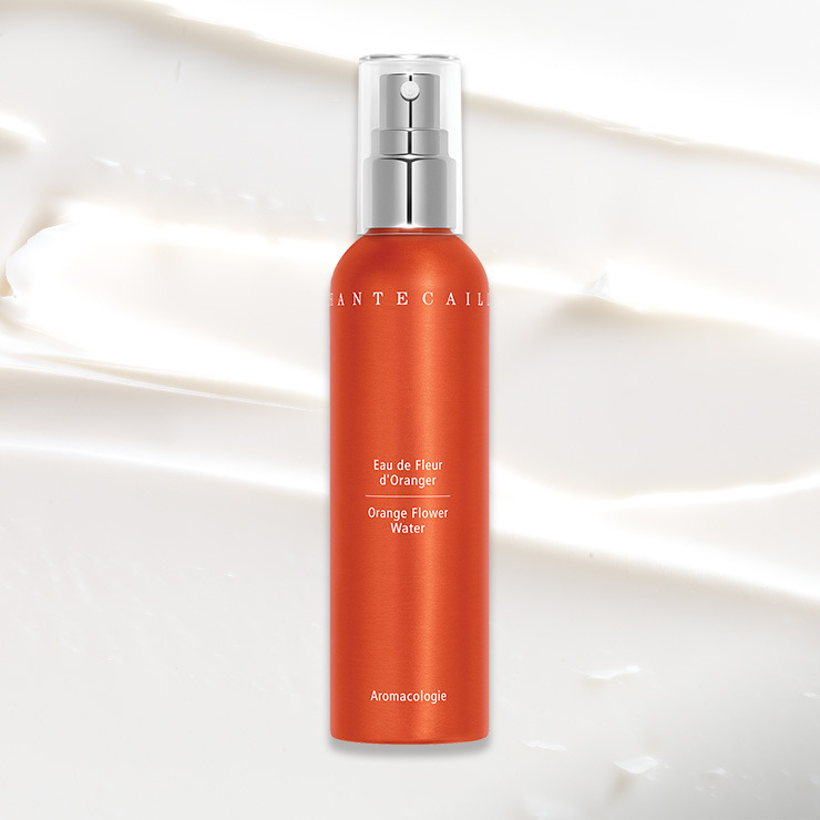 오렌지 에센셜 오일을 듬뿍 함유한 미스트로 아로마테라피 효과도 누릴 수 있다. 오렌지 플라워 워터, 9만9천원, Chantecaille.