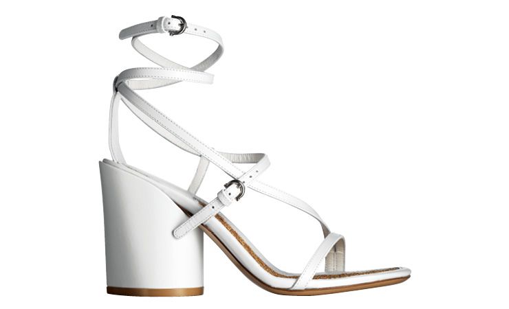 스트랩 샌들 힐은 1백19만원, Salvatore Ferragamo.