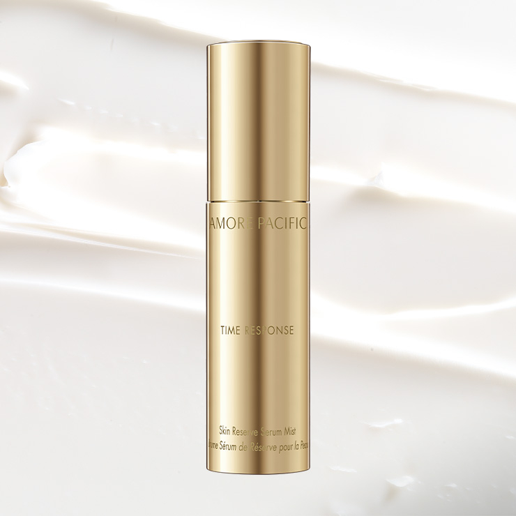 브랜드의 독자적인 안티에이징 성분인 앱솔루티™가 함유된 주름 개선 기능성 제품. 미세한 에멀전 입자의 텍스처로 세럼을 분사하는 듯한 느낌이다. 타임 레스폰스 스킨 리저브 세럼 미스트, 19만원대, Amore Pacific.