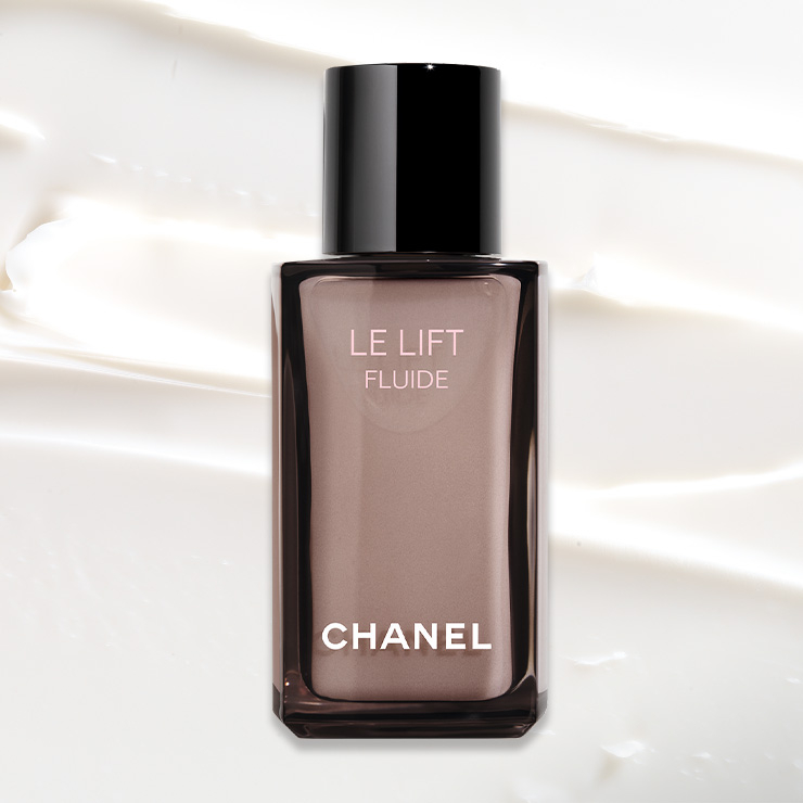 알팔파 씨앗에서 추출한 농축물이 콜라겐 합성을 자극하고, 피부 장벽 강화에 도움을 준다. 산뜻한 에멀전 포뮬러로 번들거림 없이 산뜻하게 마무리된다. 르 리프트 플루이드, 20만4천원, Chanel.