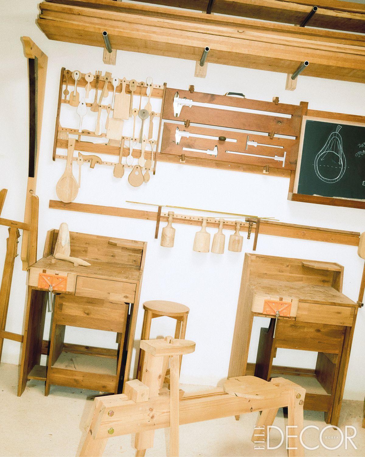 구펠릭스와 조엄지 작가가 함께 운영하는 펠릭스 우드 스튜디오의 내부전경.