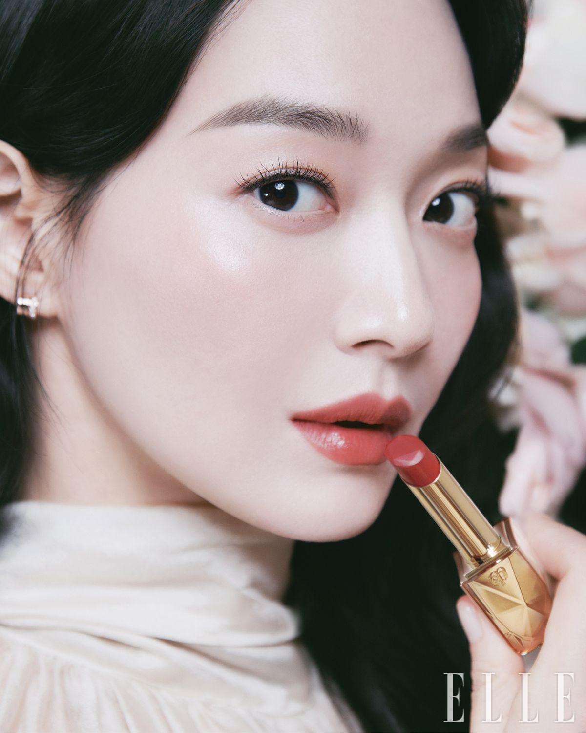 하이넥 시스루 블라우스는 Cordinary.