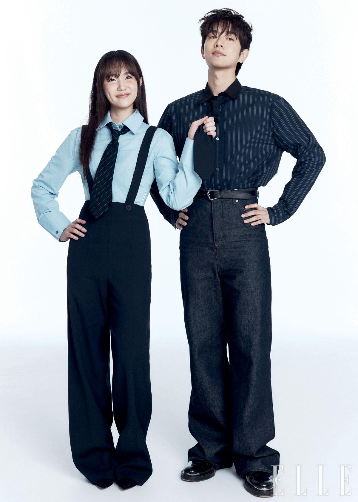 세승이 입은 셔츠는 Alexanderwang. 팬츠는 Claudie Pierlot. 슈즈는 Kristin. 타이는 스타일리스트 소장품. 재형이 입은 셔츠와 팬츠는 모두 Loewe. 슈즈는 Ordinary People. 타이와 벨트는 모두 스타일리스트 소장품.
