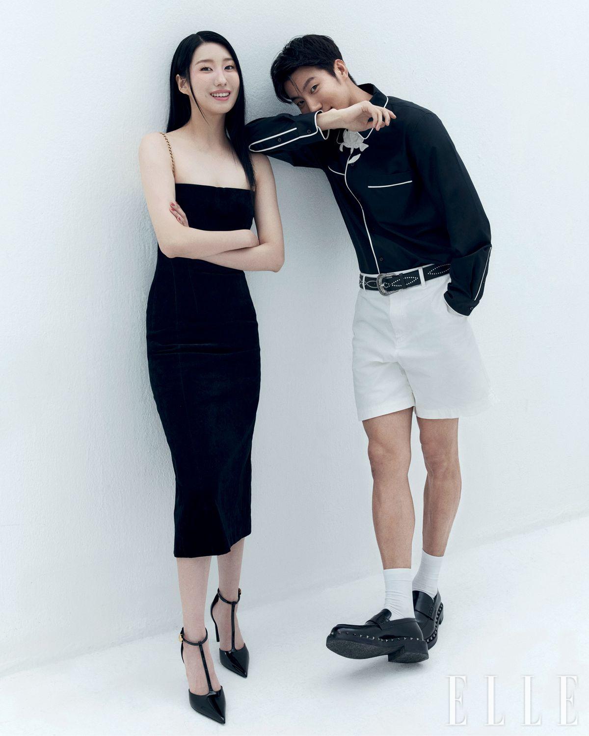 주연이 입은 블랙 드레스와 슈즈는 모두 Ferragamo. 용우가 입은 셔츠와 팬츠는 Valentino. 슈즈는 Valentino Garavani. 삭스와 벨트는 모두 스타일리스트 소장품.