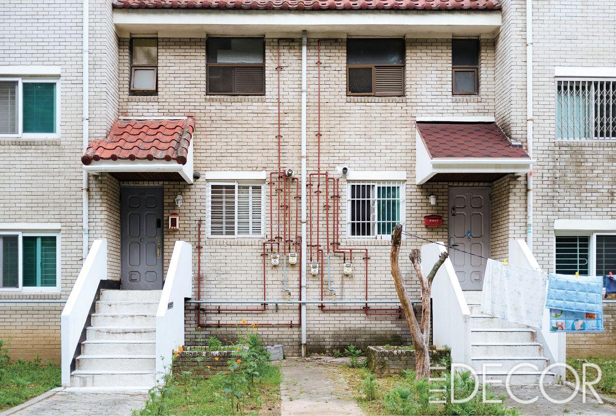 부산 망미주공아파트 테라스동의 현관.