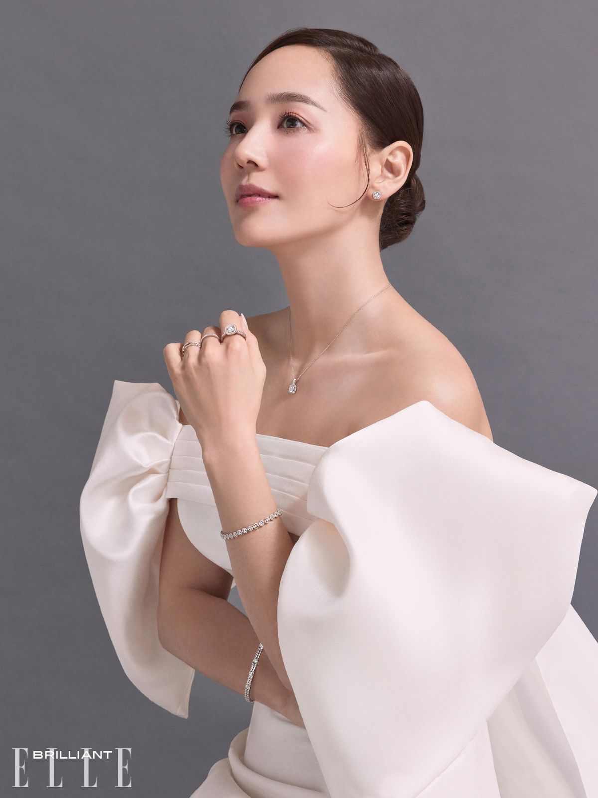 드레스는 TOUCH BY HARRY.