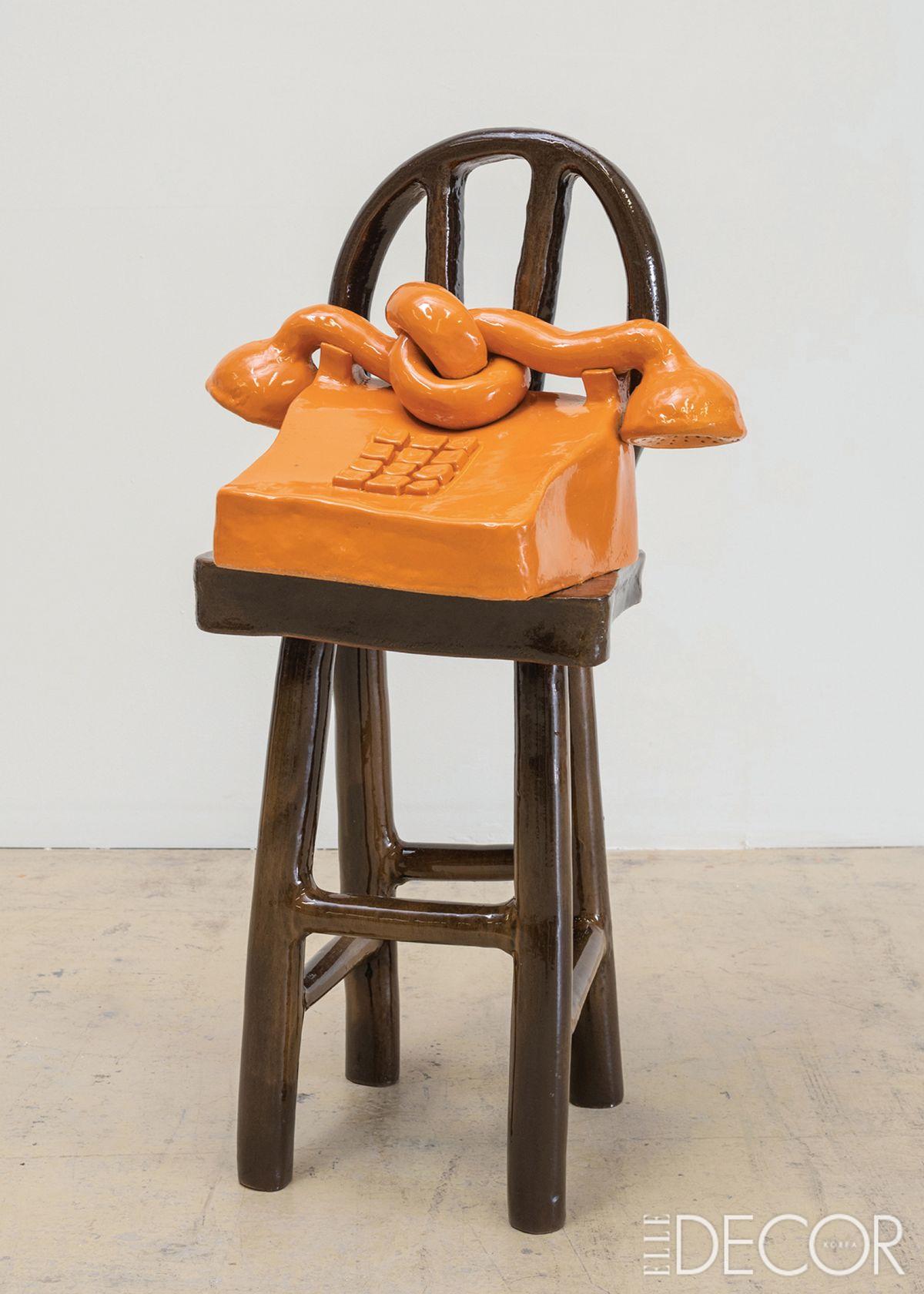 ‘Missed calls, unread messages’(2022).