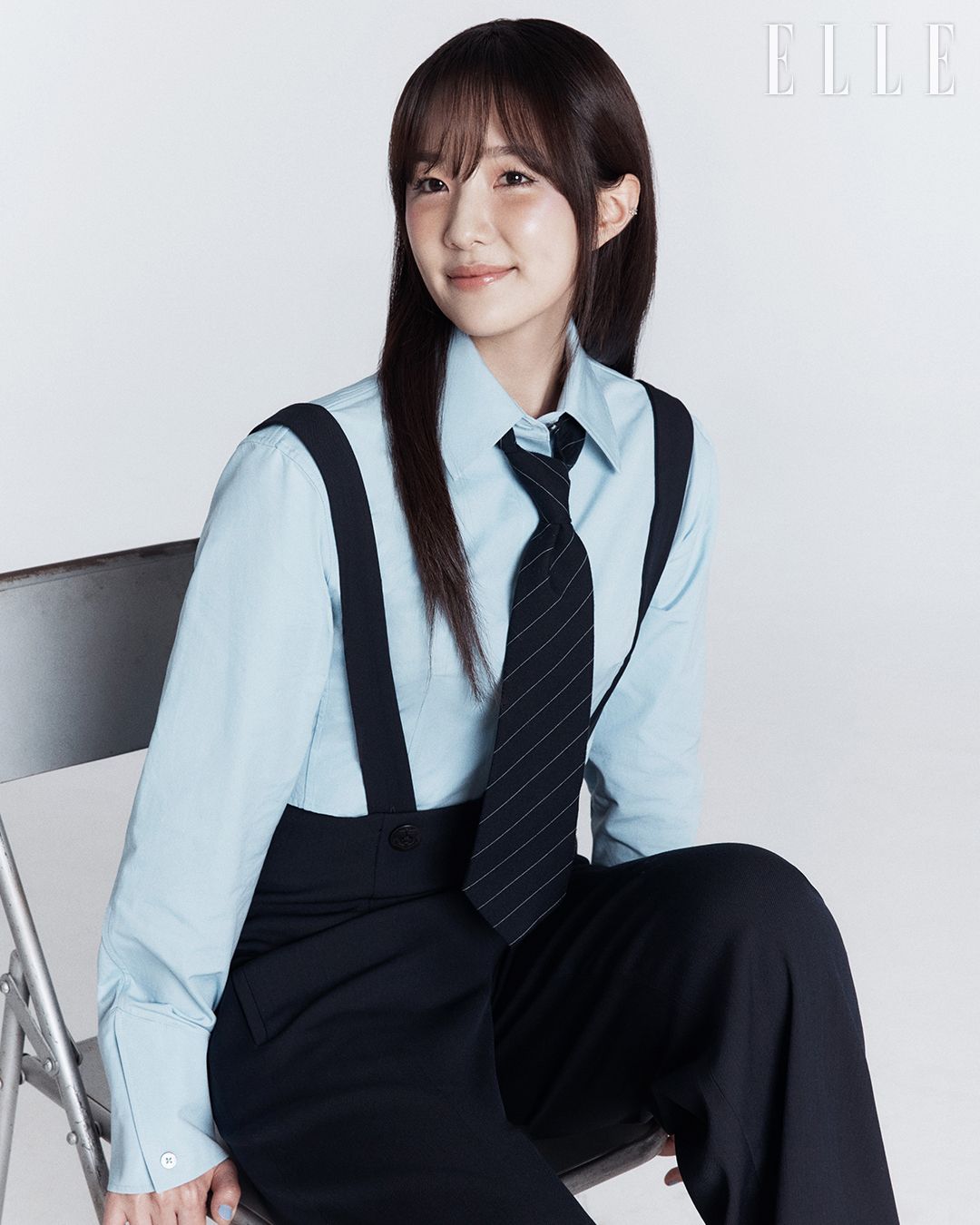 세승이 입은 셔츠는 Alexanderwang. 팬츠는 Claudie Pierlot. 타이는 스타일리스트 소장품.