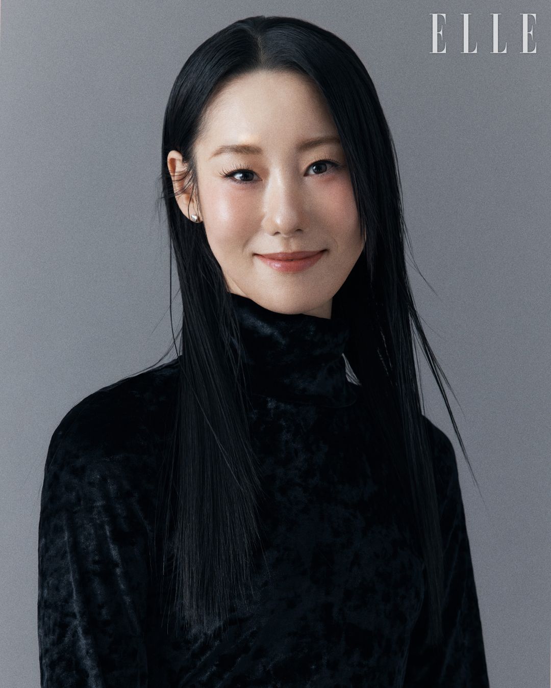 초아가 입은 블랙 롱 드레스는 Labeless.