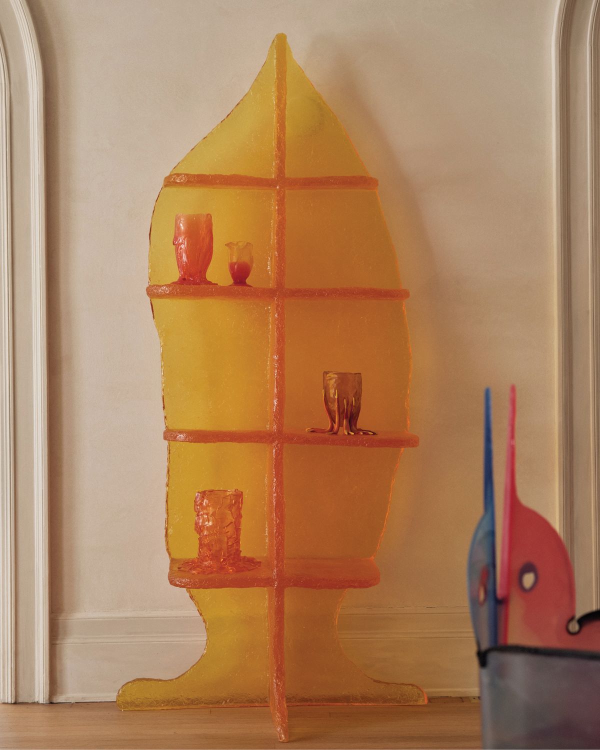 레진으로 만든 ‘Leaf Shelf-Yellow’. 