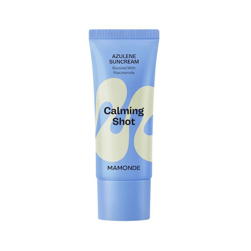 마몽드 카밍 샷 아줄렌 선크림 SPF50+ PA++++ - 수분 크림처럼 시원해 일시적으로 피부 온도를 3도 낮추며 아줄렌 추출물이 자극을 적극적으로 진정시킨다. 히알루론산, 나이아신아마이드도 함유. 35mL 1만6천원.