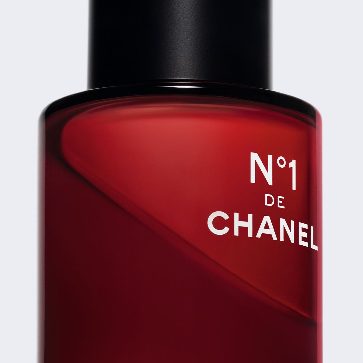 N°1 DE CHANEL 레드 까멜리아 세럼, 50ml, 22만원, 100ml, 28만6천원, Chanel. 