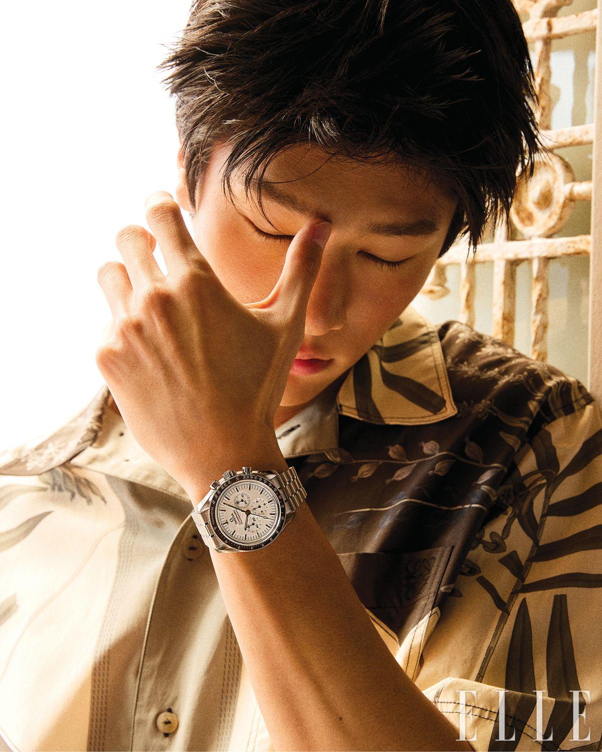 셔츠는 Loewe.