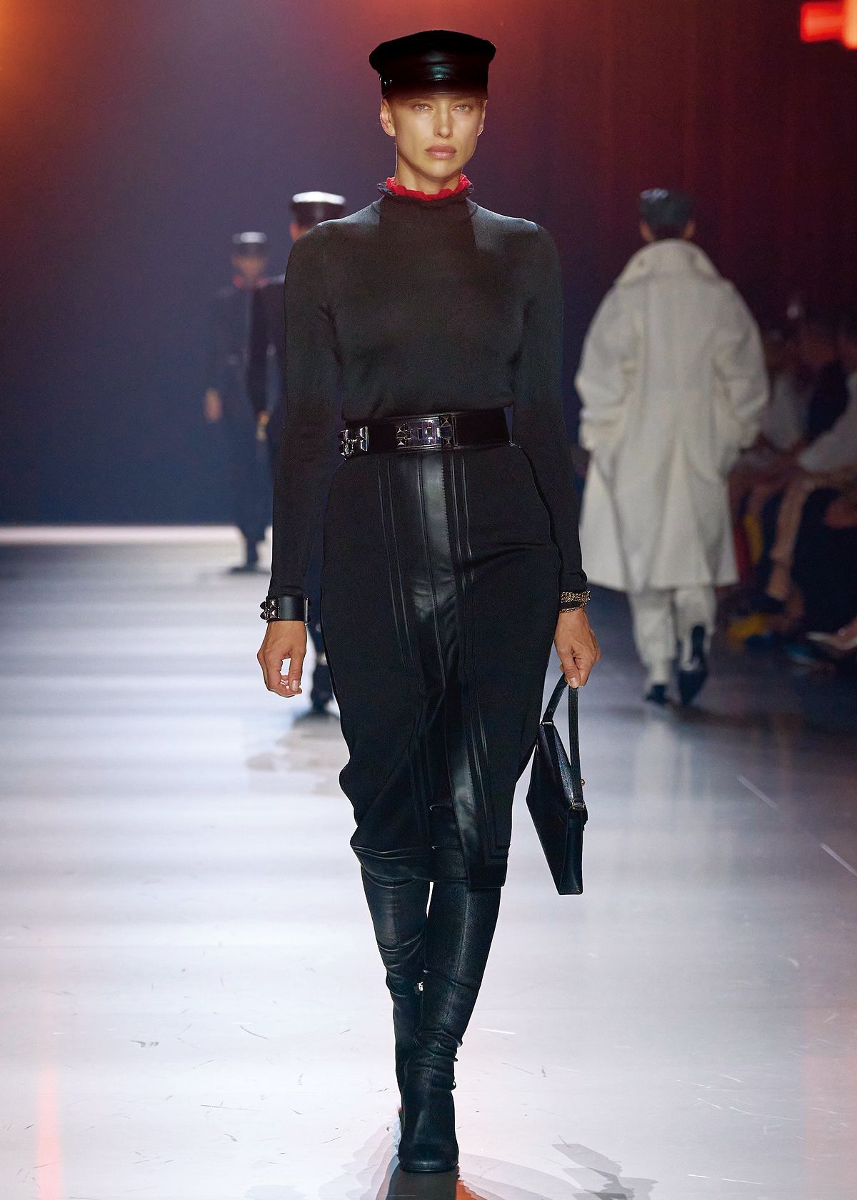에르메스 2024 F/W 이리나 샤크.