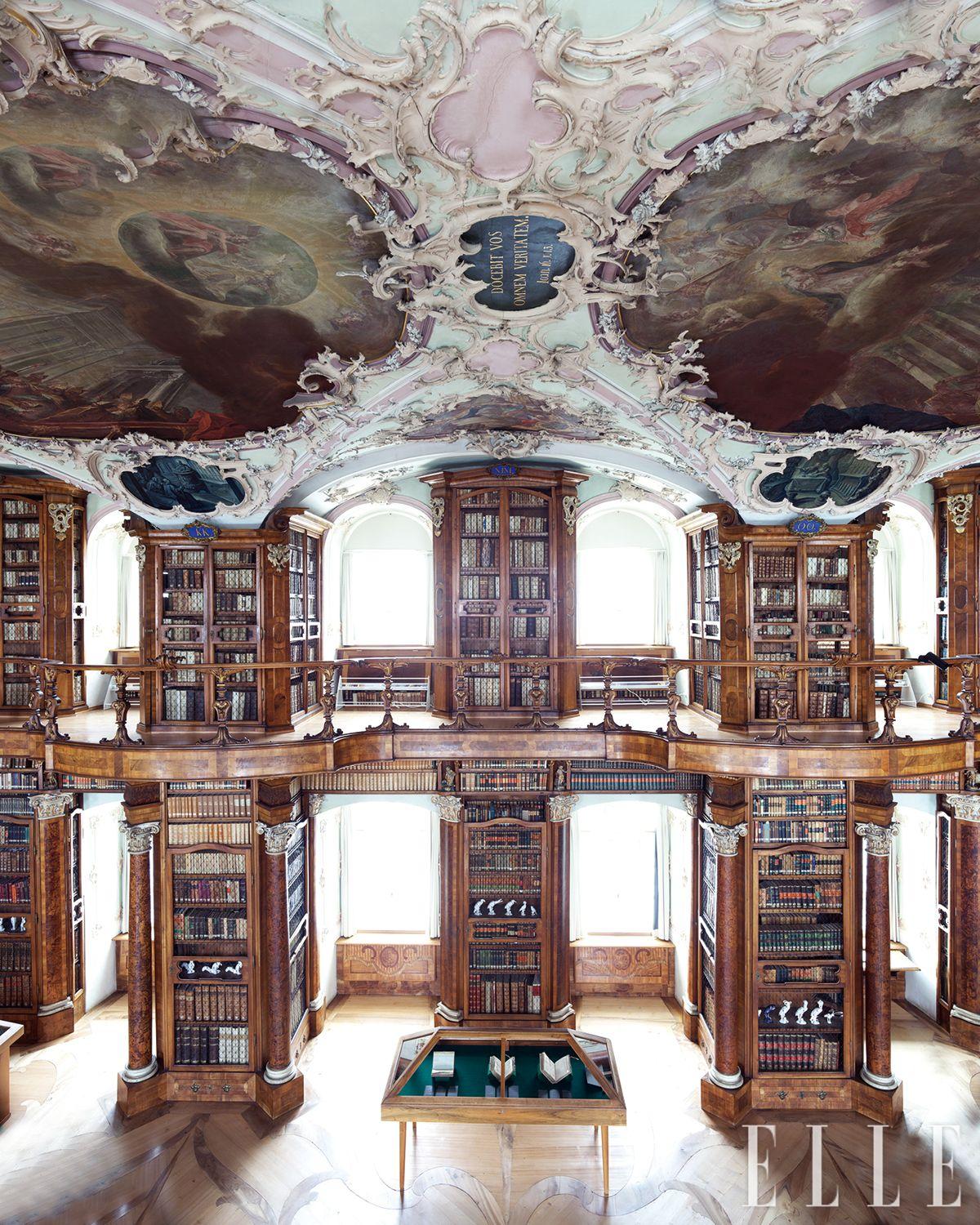 스위스 장크트갈렌 부속 도서관을 담은 ‘Stiftsbibliothek St.Gallen 2021’.
