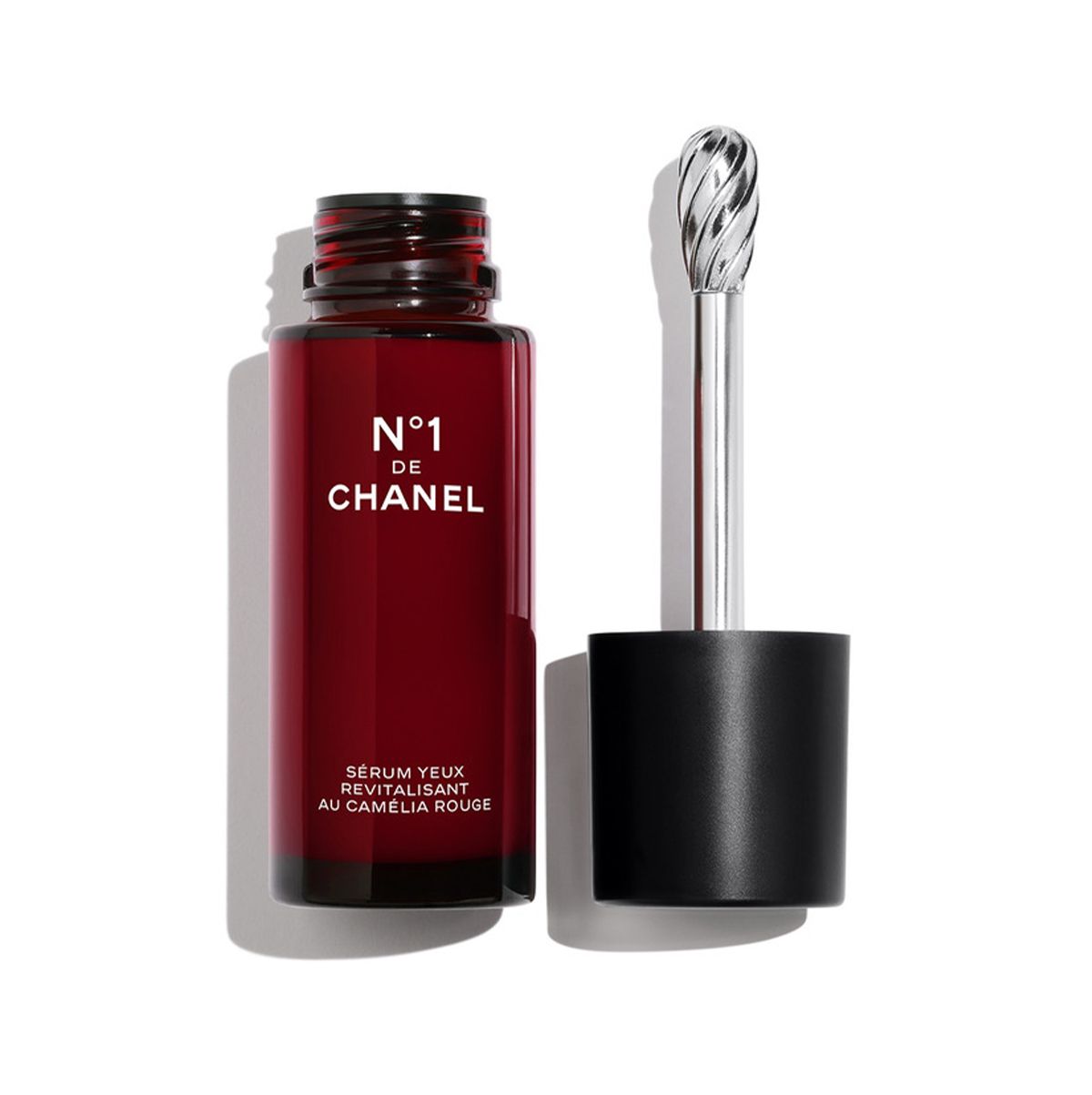 N°1 DE CHANEL 레드 까멜리아 아이 세럼 15ml 14만 9천원, 리필 12만 6천원.