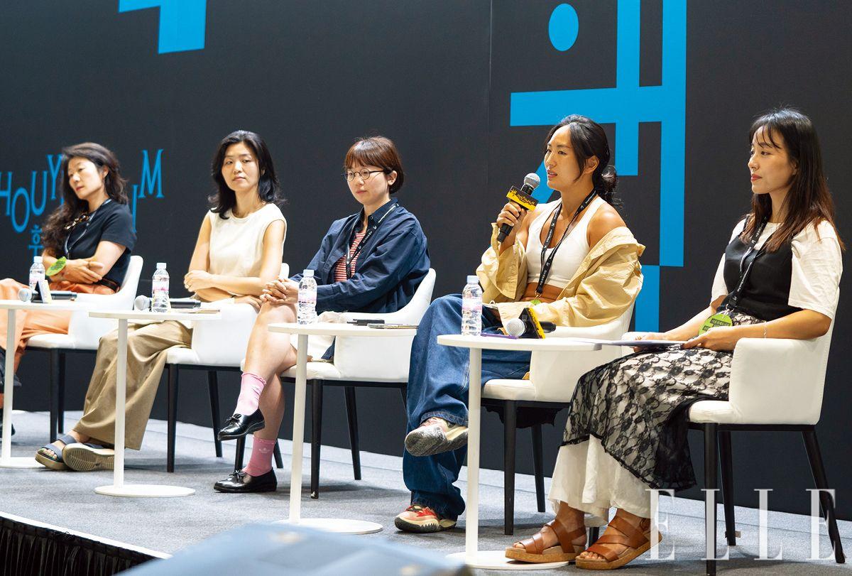 (왼쪽부터) 황선우 작가, 문우리 포티파이 대표, 황효진 뉴그라운드대표, 에리카 샤크짐 공동대표, 그리고 사회를 맡은 임현주 아나운서