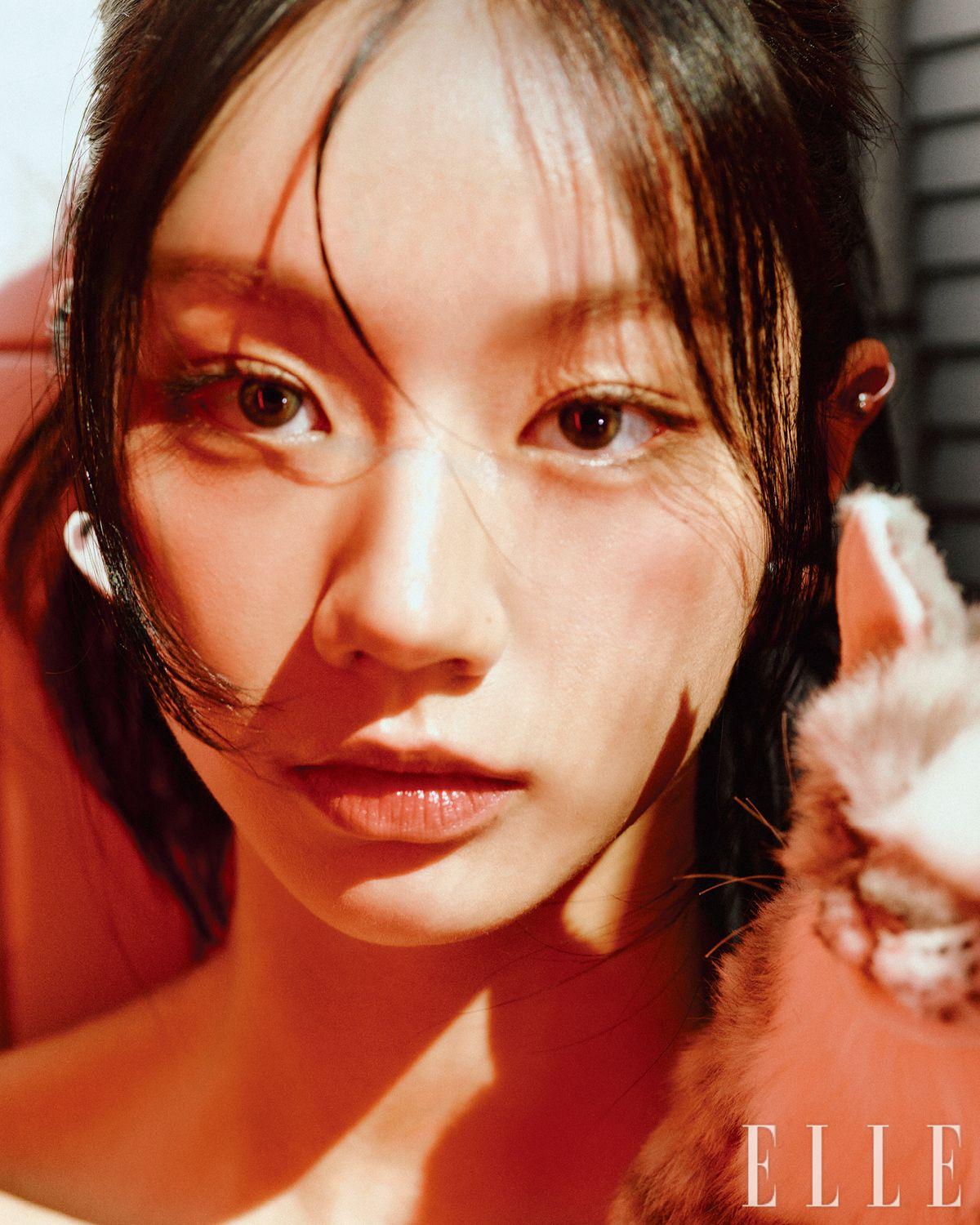 이어링은 Lots You. 이어 커프는 Leyié.