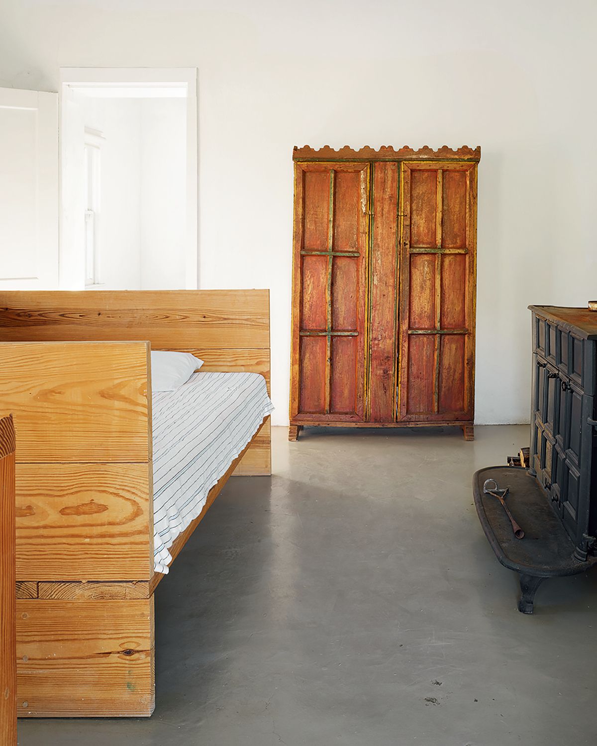 MATTHEW MILLMAN, ELIZABETH FELICELLA/COURTESY OF JUDD FOUNDATION. DONALD JUDD ART © JUDD FOUNDATION, ARTISTS RIGHTS SOCIETY (ARS), NEW YORK
