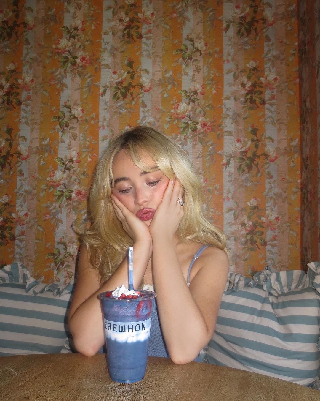 @sabrinacarpenter
