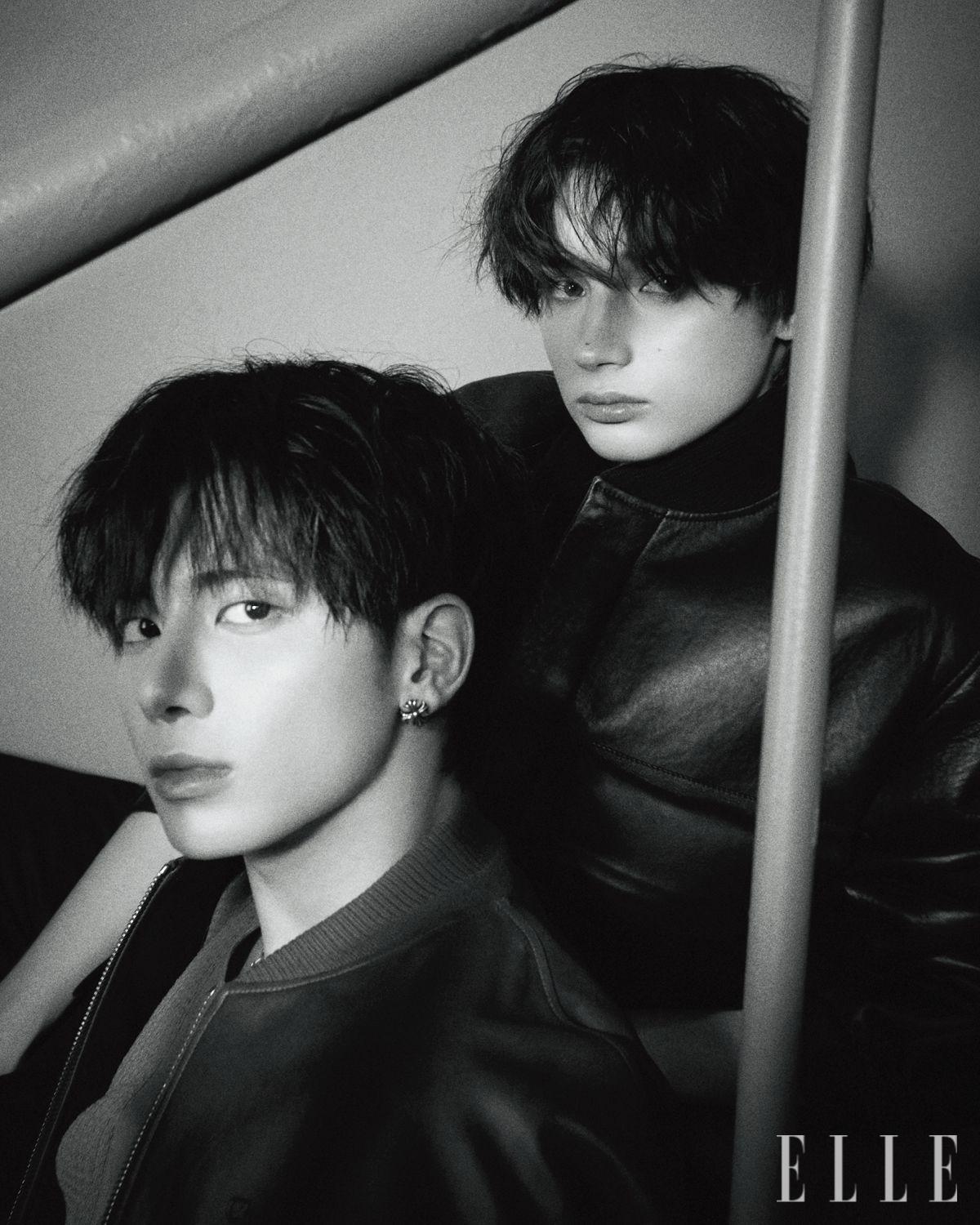 태현이 입은 이너 카디건과 재킷은 모두 Dior Men, 이어링은 Chrome hearts. 휴닝카이가 입은 재킷은 Zegna.