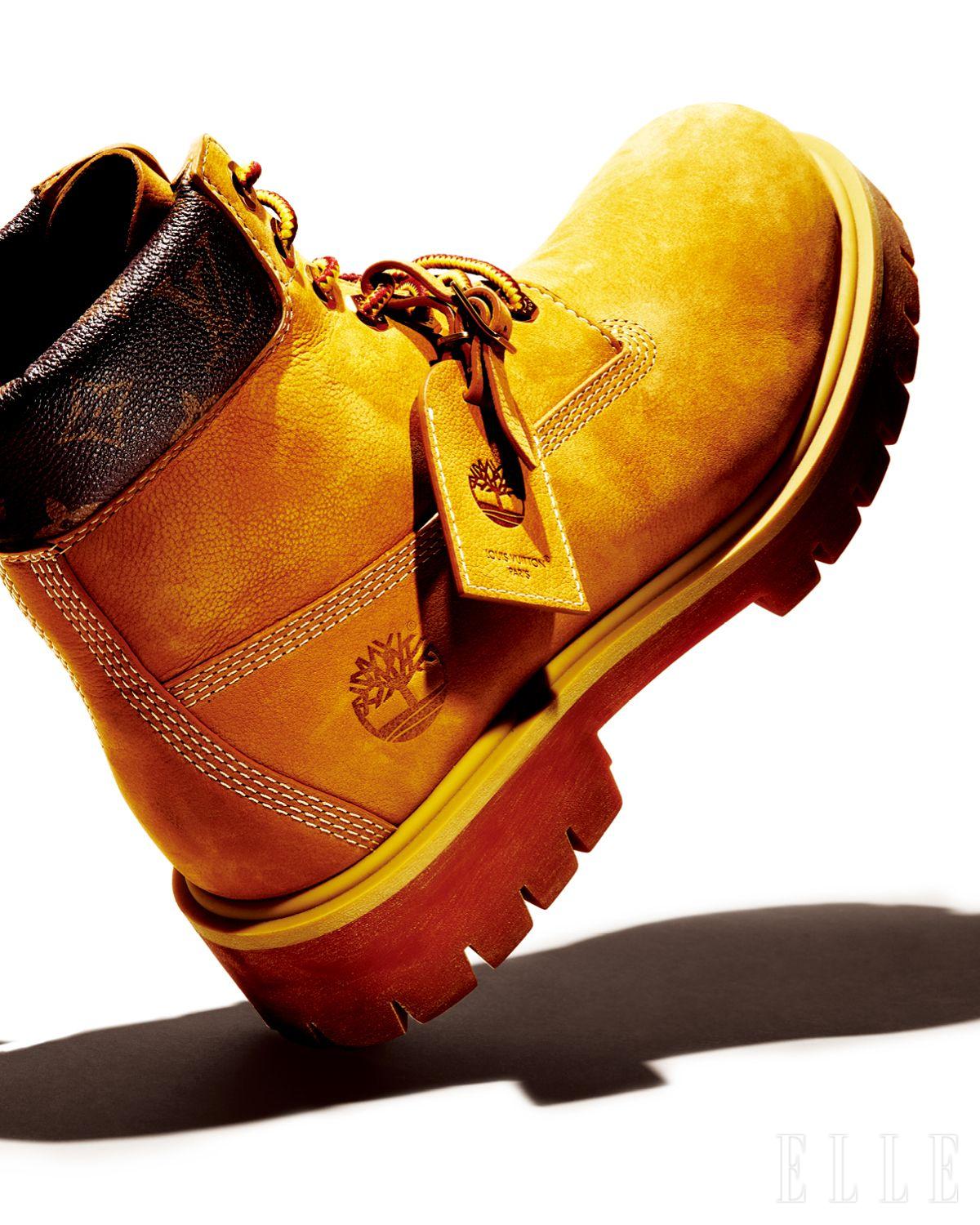 모노그램 로고 디테일을 더한 누벅 레더 부츠는 4백25만원, Louis Vuitton x Timberland.