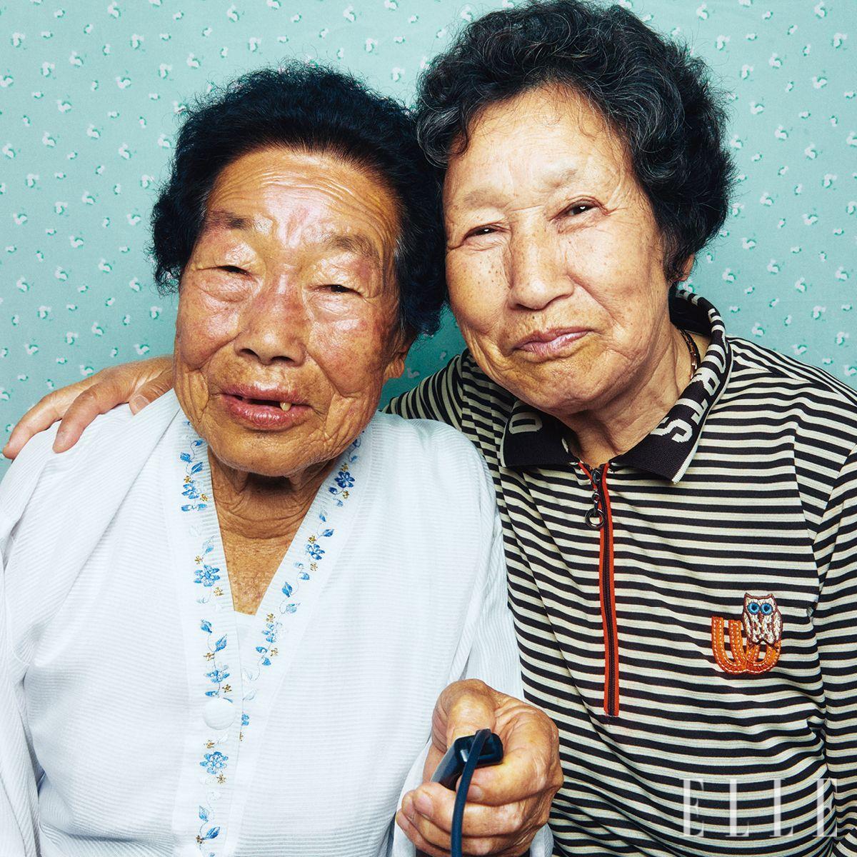 셀프 사진관 콘셉트의 촬영. 할머니들은 쑥스러워 하면서도 막상 카메라 앞에 서면 순수하고 천전한 미소를 내비치셨다.