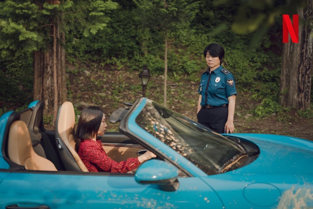 넷플릭스 <아무도 없는 숲속에서> 스틸컷 