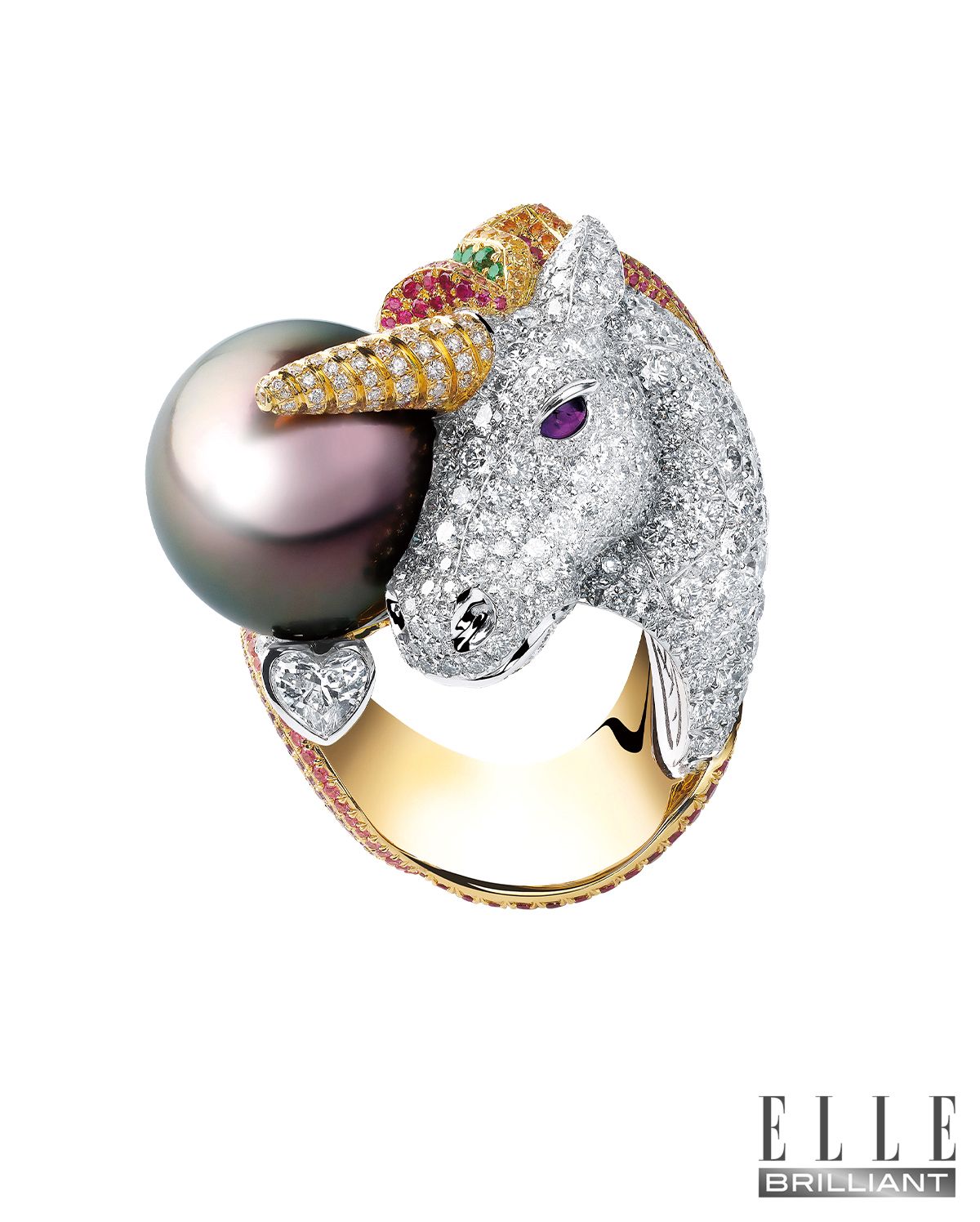 그레이 진주와 루비, 다이아몬드, 차보라이트로 유니콘을 표현한 ‘레드 카펫 컬렉션’ 링은 CHOPARD.