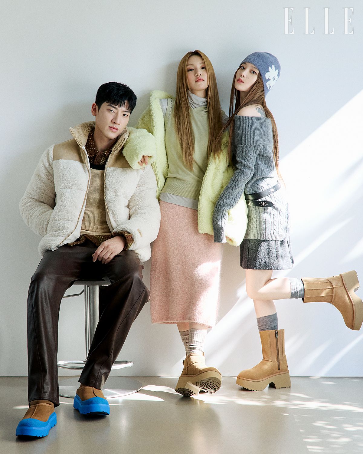 후신이 신은 타스만 웨더 하이브리드는 27만8천원, Ugg. 이소가 신은 클래식 울트라 미니 뉴 하이츠는 27만8천원, Ugg. 예나가 신은 클래식 트윈 심 뉴 하이츠는 31만8천원, Ugg.