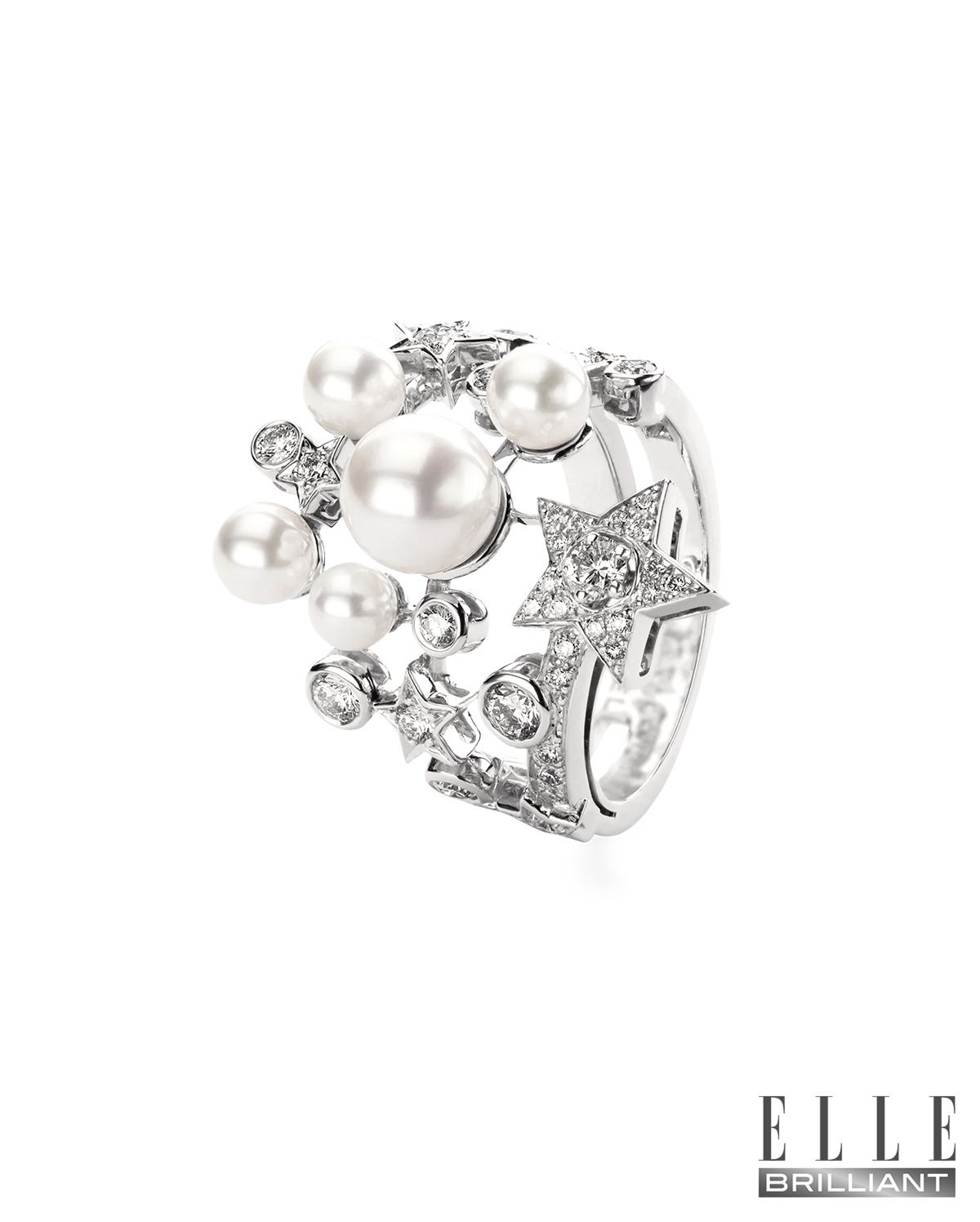 화이트 골드와 다이아몬드, 진주로 이뤄진 ‘꼬메뜨’ 링은 CHANEL FINE JEWELRY.