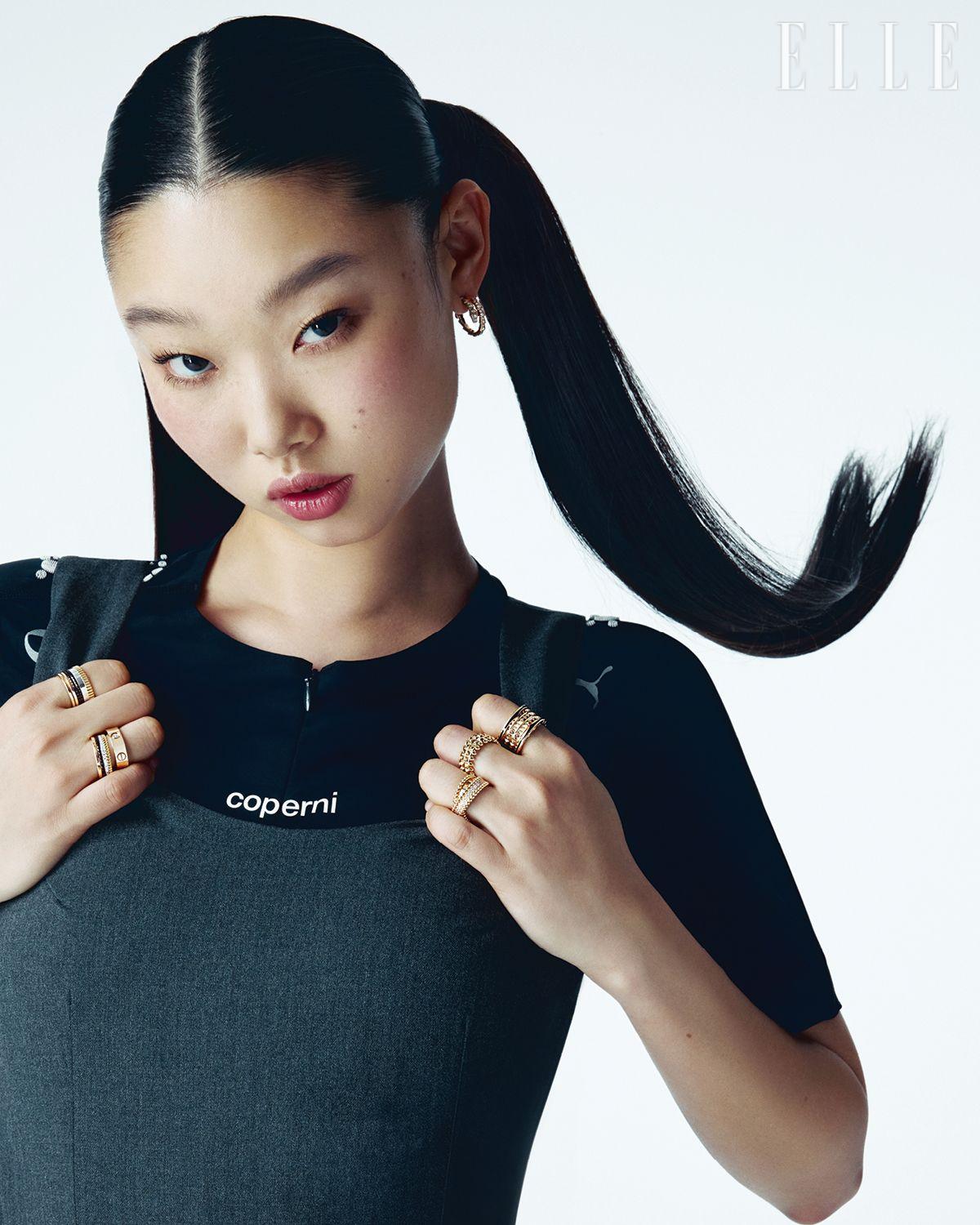 보디수트는 가격 미정, PumaxCoperni. 레이어드한 드레스는 가격 미정, Open Yy. 