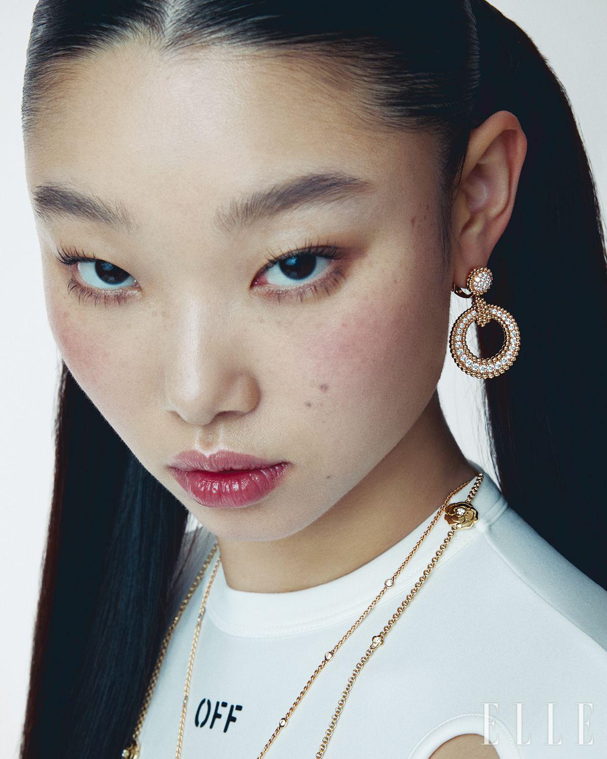 컷아웃 디테일의 롱 슬리브 톱은 가격 미정, Off White™.