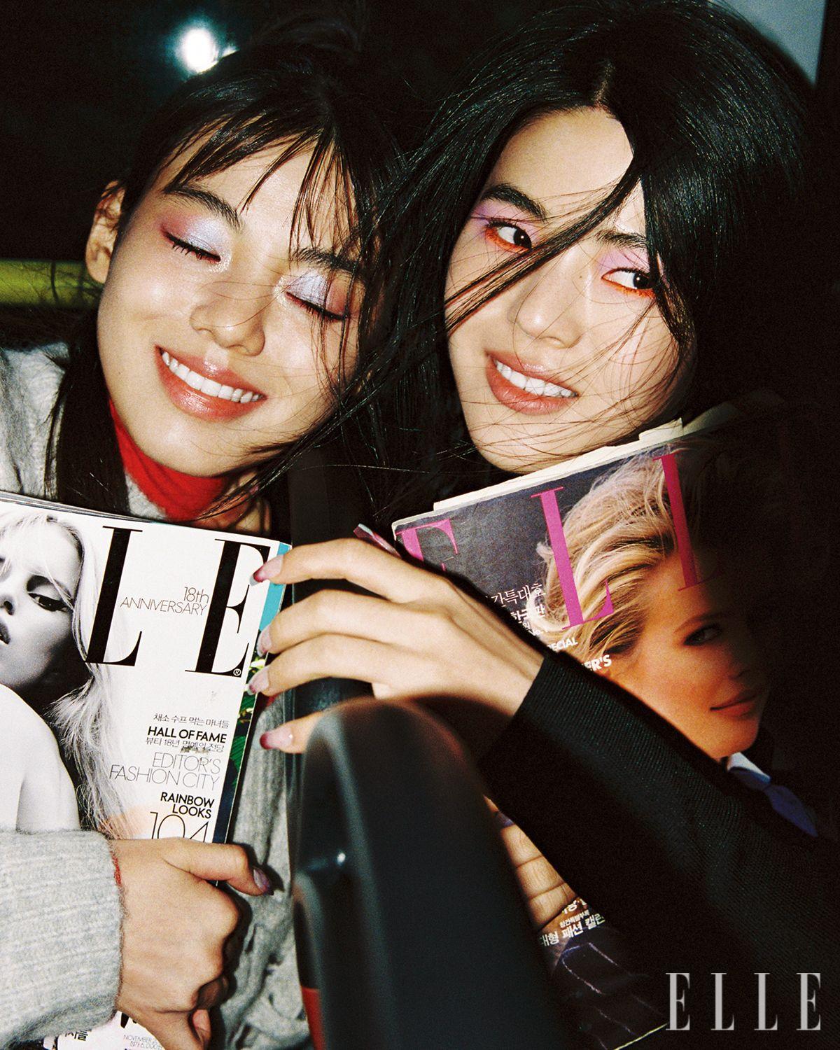 고은의 그레이 니트는 Isabel Marant. 레이어드한 레드 니트 톱은 스타일리스트 소장품. 소안의 블랙 니트 톱은 Dior.