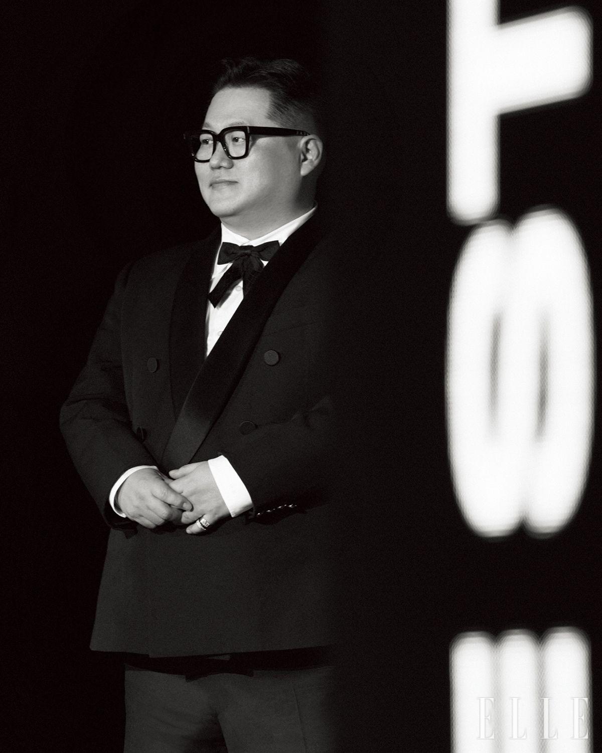 오랜 시간 국내 톱 셀러브리티들의 스타일을 책임져 온 스타일리스트 정윤기는 엘르 스타일 어워즈의 스페셜리스트이자 시상자로 참석했다.