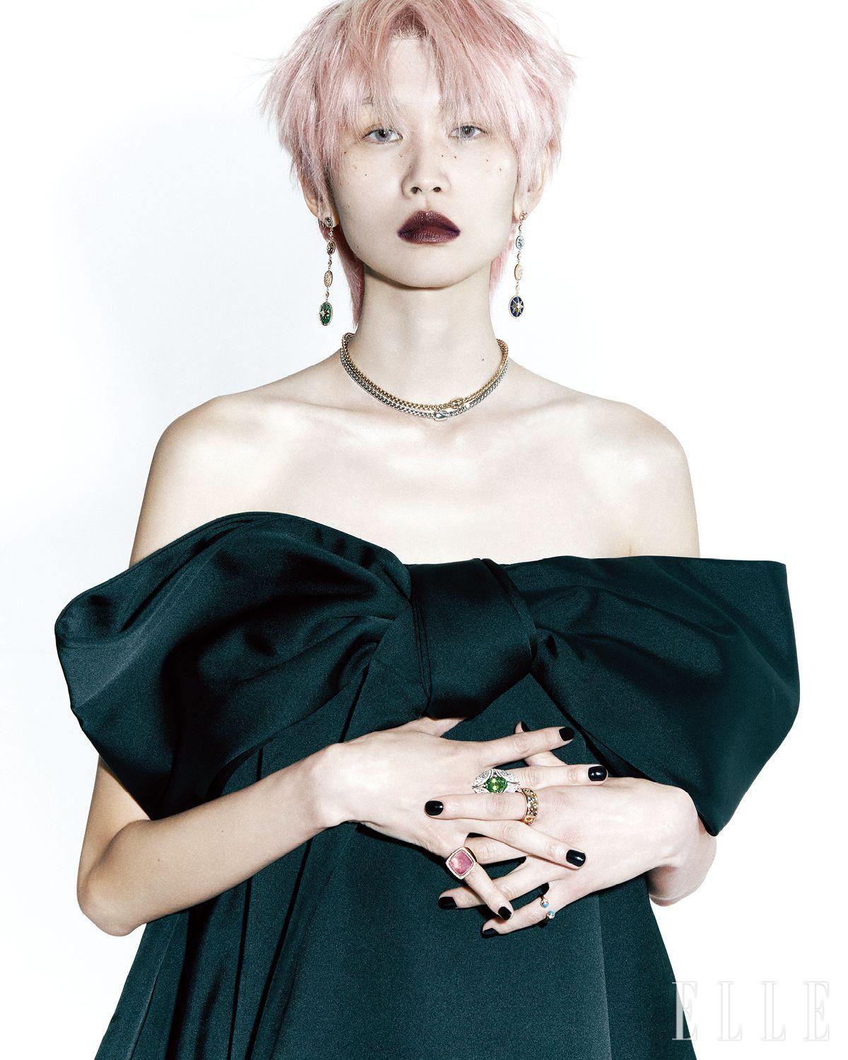리본 장식의 튜브 톱 드레스는 11만9천원, H&M.