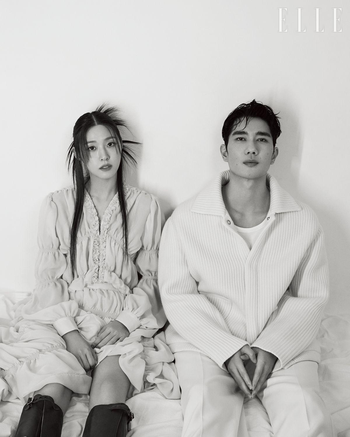 설현이 입은 스모킹 디테일의 블라우스와 스모킹 스커트는 모두 Rokh. 엄태구가 입은 니트와 팬츠는 모두 Zegna. 