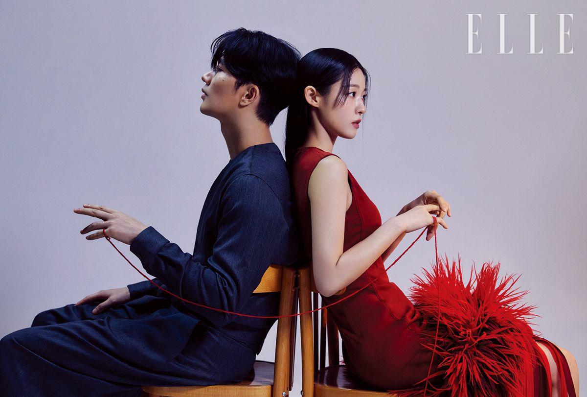 엄태구가 입은 톱과 팬츠는 모두 Dior Men. 설현이 입은 레드 슬리브리스 드레스는 모두 Bottega Veneta.
