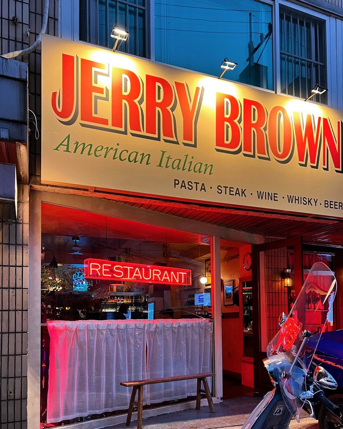 @jerrybrown_v