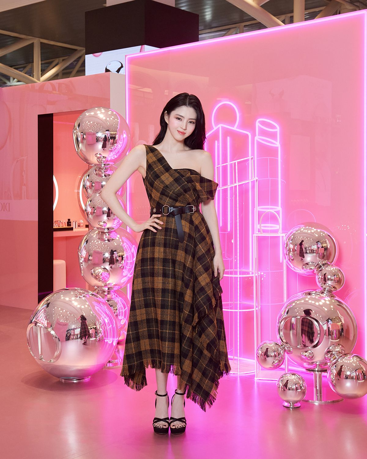 ‘디올 립 글로우 팝업’ 오픈 기념행사에 참석한 디올 하우스 앰배서더 김연아, 해린, 남주혁, 한소희