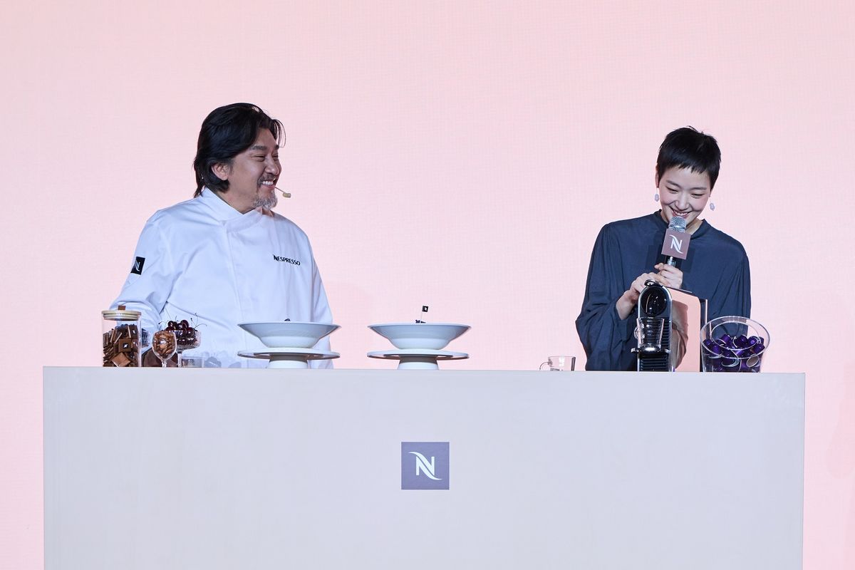 커피 페어링 디저트를 함께 시연한 셰프 에드워드 리와 김고은.