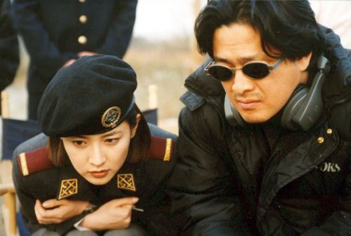 개봉 15주년을 기념하며 2015년 공개됐던 현장스틸컷 속 이영애 배우와 박찬욱 감독