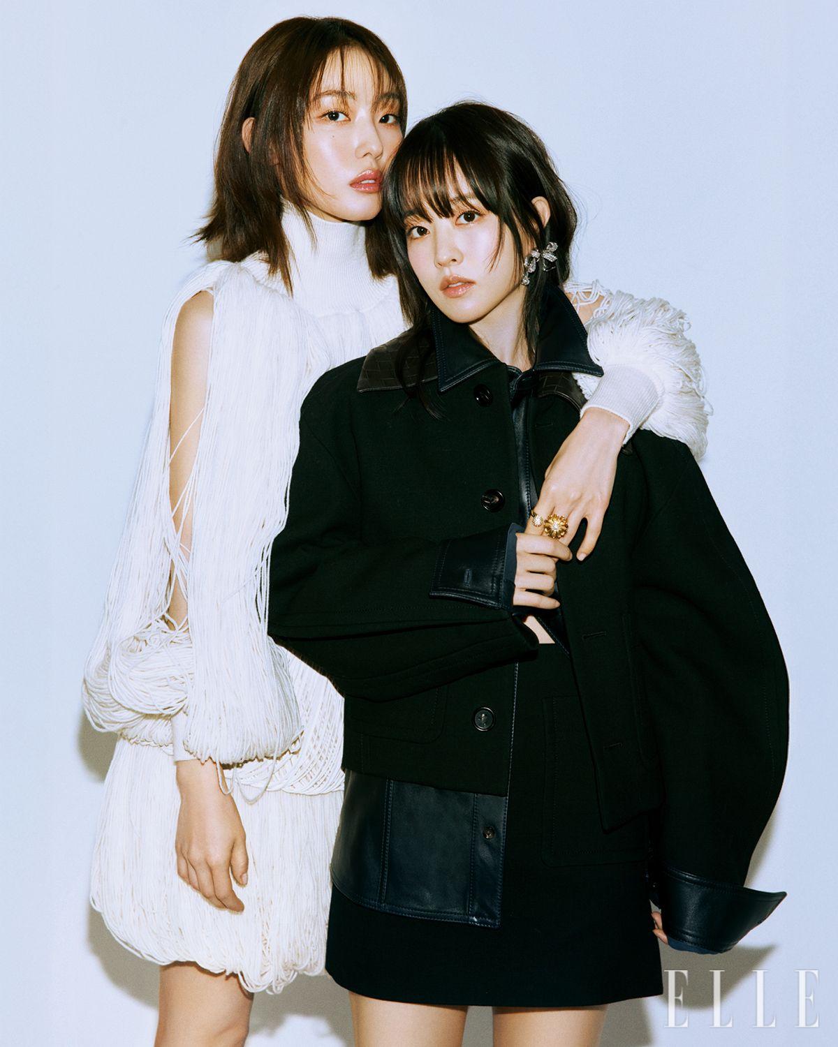 전소니가 입은 톱과 스커트는 Alaïa. 플라워 링은 Roger Vivier. 박보영이 입은 코튼 크롭트 재킷과 가죽 오버 셔츠, 더블 코튼 스커트는 모두 Bottega Veneta. 