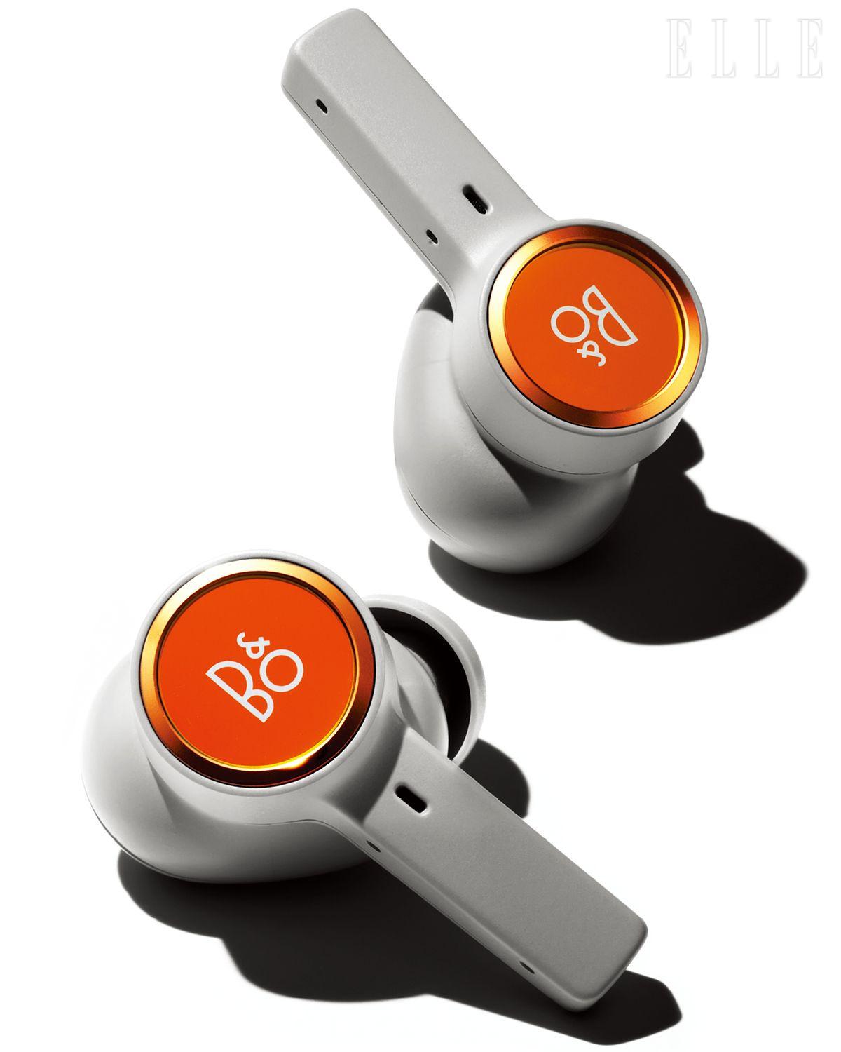 베오플레이 일레븐 코퍼톤 컬러는 69만9천원, Bang & Olufsen.