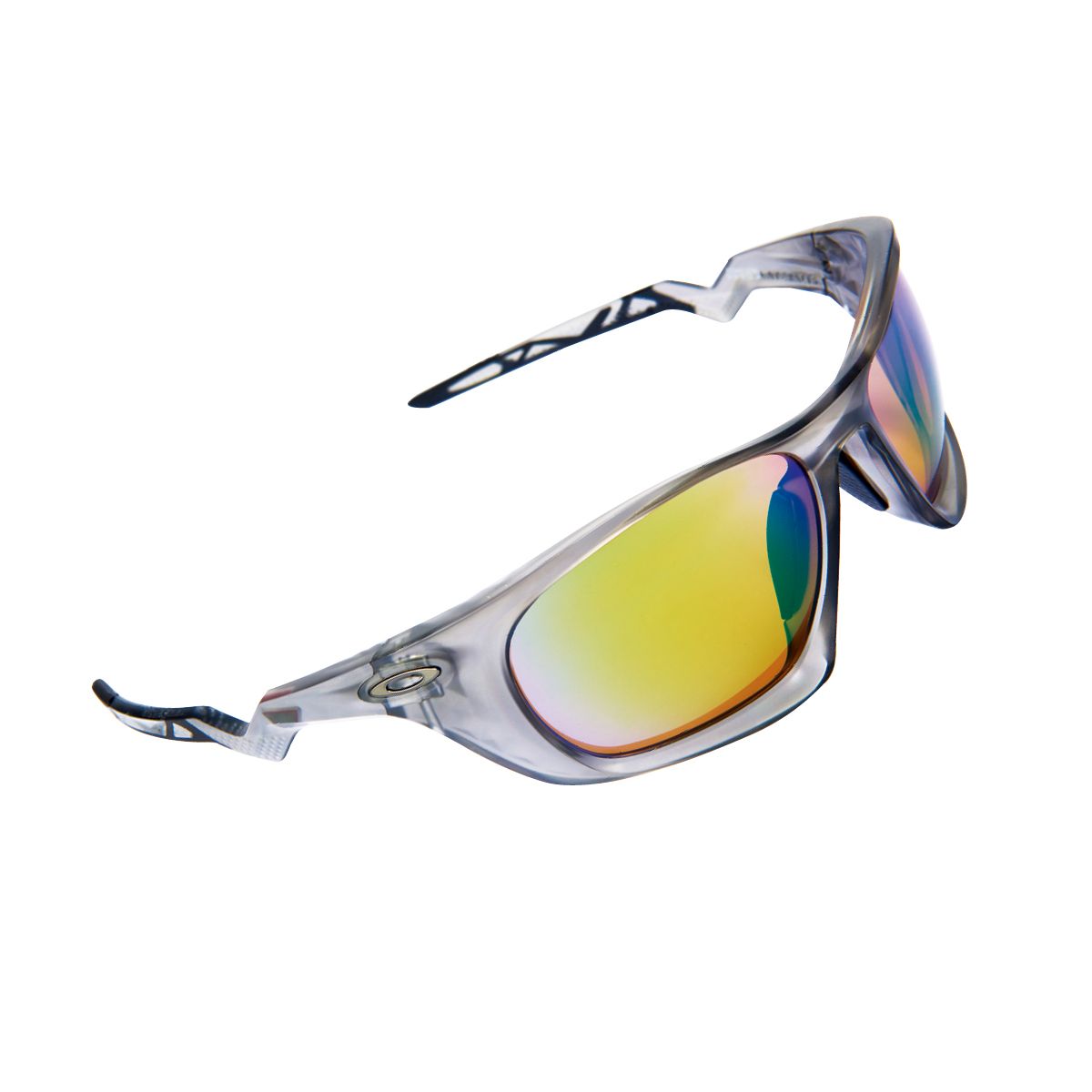 메탈릭 고글 선글라스는 33만3천원, Oakley.