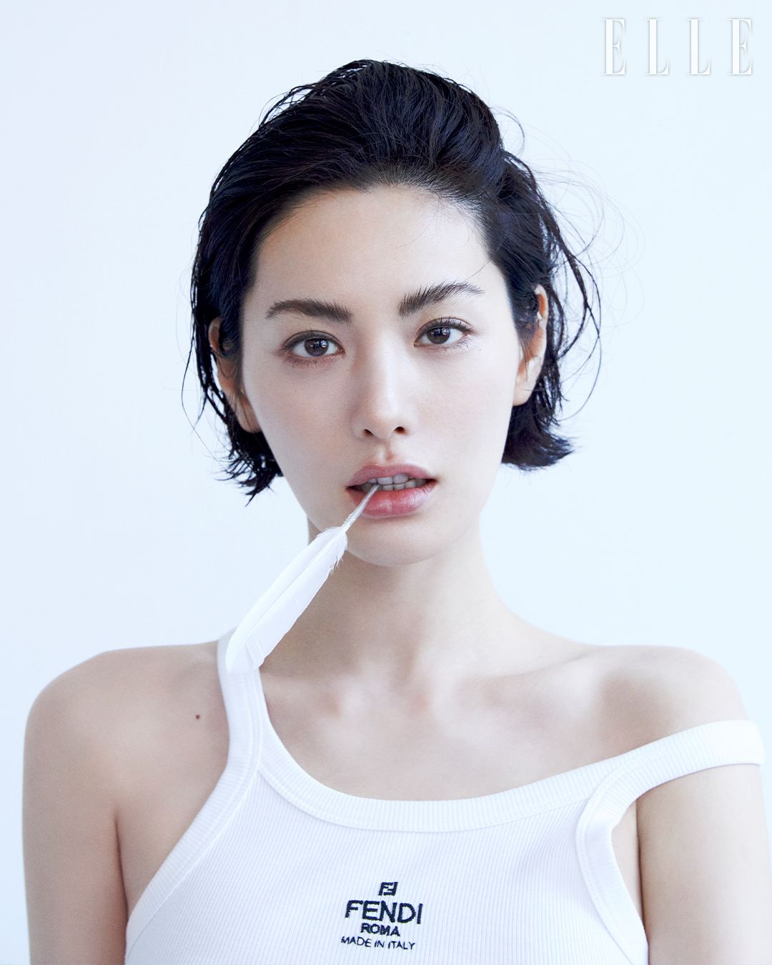 슬림핏 슬리브리스 톱은 Fendi.
