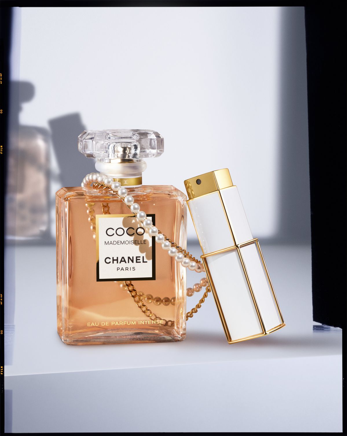 ‘코코 마드모아젤 펄스 스프레이’ 3x7ml 30만9천원, Chanel.