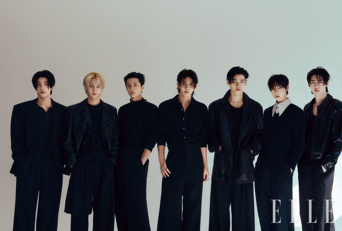 (왼쪽부터) 제이크가 입은 팬츠는 Junya Watanabe Man. 블랙 블레이저와 이너 웨어로 입은 니트 톱은 모두 스타일리스트 소장품. 정원이 입은 이너 웨어 블랙 톱은 J00pak. 블랙 팬츠는 Aemmule. 블랙 레더 재킷은 스타일리스트 소장품. 제이가 입은 터틀넥 톱은 Zagae. 팬츠는 Ami. 희승이 왼손 중지에 낀 로즈골드 누도 쁘띠 링은 Pomellato. 셔츠는 Youth. 팬츠는 Ych. 니키가 입은 팬츠는 Youth. 레더 코트와 블랙 슬리브리스 톱은 모두 스타일리스트 소장품. 선우가 입은 셔츠는 Münn. 팬츠는 Kimhe¯kim. 브이넥 니트는 스타일리스트 소장품. 성훈이 입은 재킷은 Fellin Studio0. 이너 웨어 톱은 Recto. 팬츠는 스타일리스트 소장품.