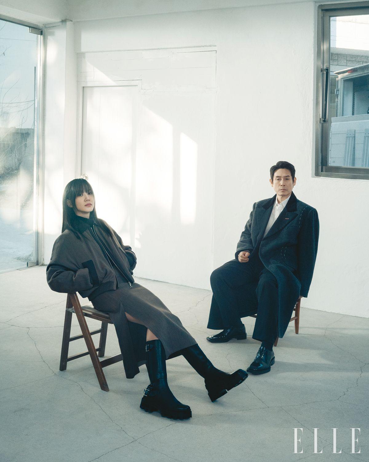 박은빈이 입은 보머 재킷과 스커트, 크롭트 스웨터, 부츠는 모두 Hermès. 설경구가 입은 그레이 롱 코트는 Maison Margiela. 화이트 셔츠와 블랙 팬츠는 모두 Dolce & Gabbana. 로퍼는 Christian Louboutin. 